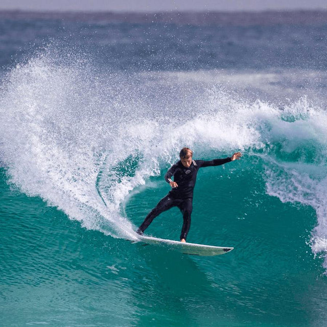 5 critères pour évaluer la technicité d'une combinaison en néoprène - Saint Jacques Wetsuits