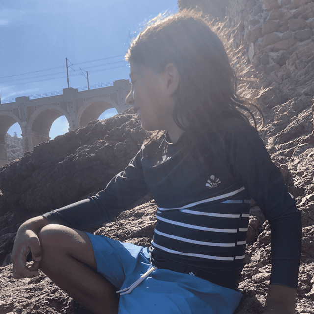 KIDS LONG SLEEVE RASH GUARD LINES