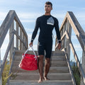 Shorty Double Zip Rivage Homme 4/3 noir avec le sac à combinaison étanche rouge - Saint Jacques Wetsuits