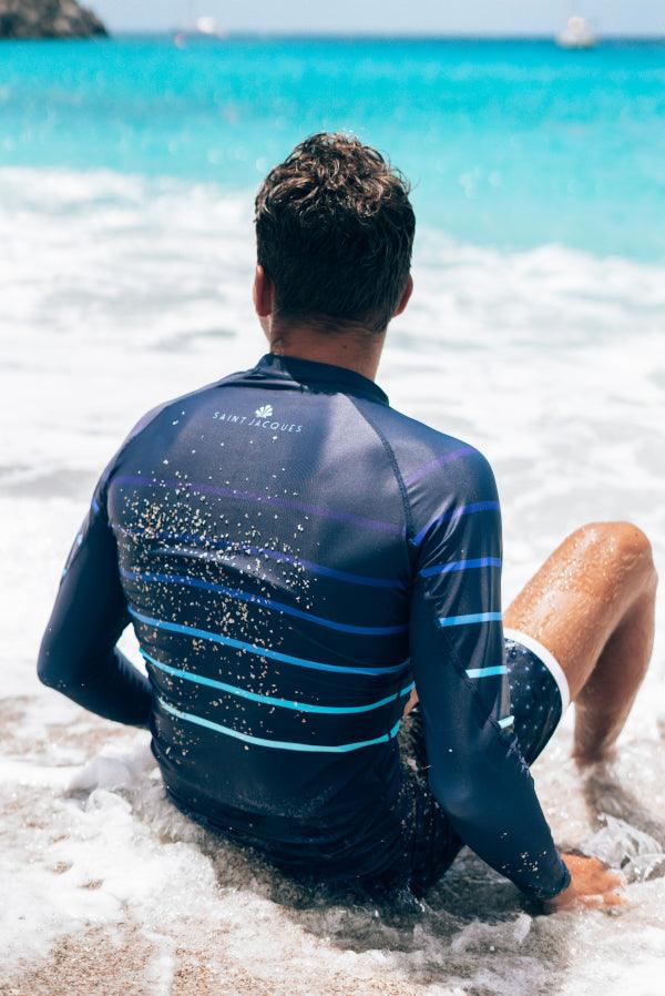 Homme assis en Top Lycra Homme Lines Bleu Saint Jacques Wetsuits de dos